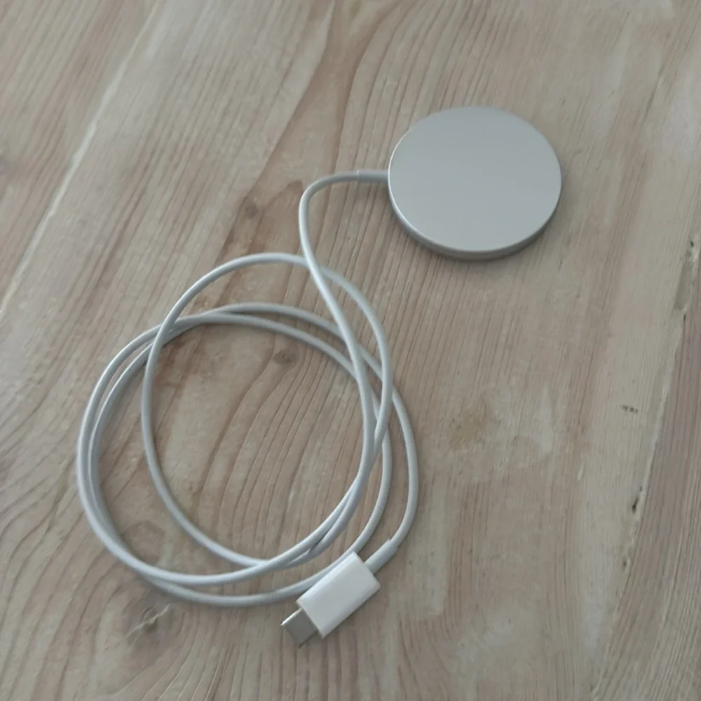 Apple White USB-C Wireless Charger